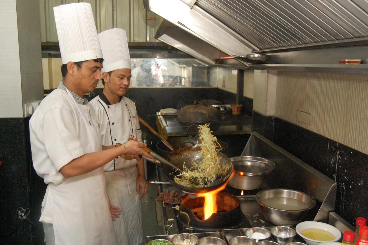 Hotel Aishwarya Residency 纳威孟买 外观 照片