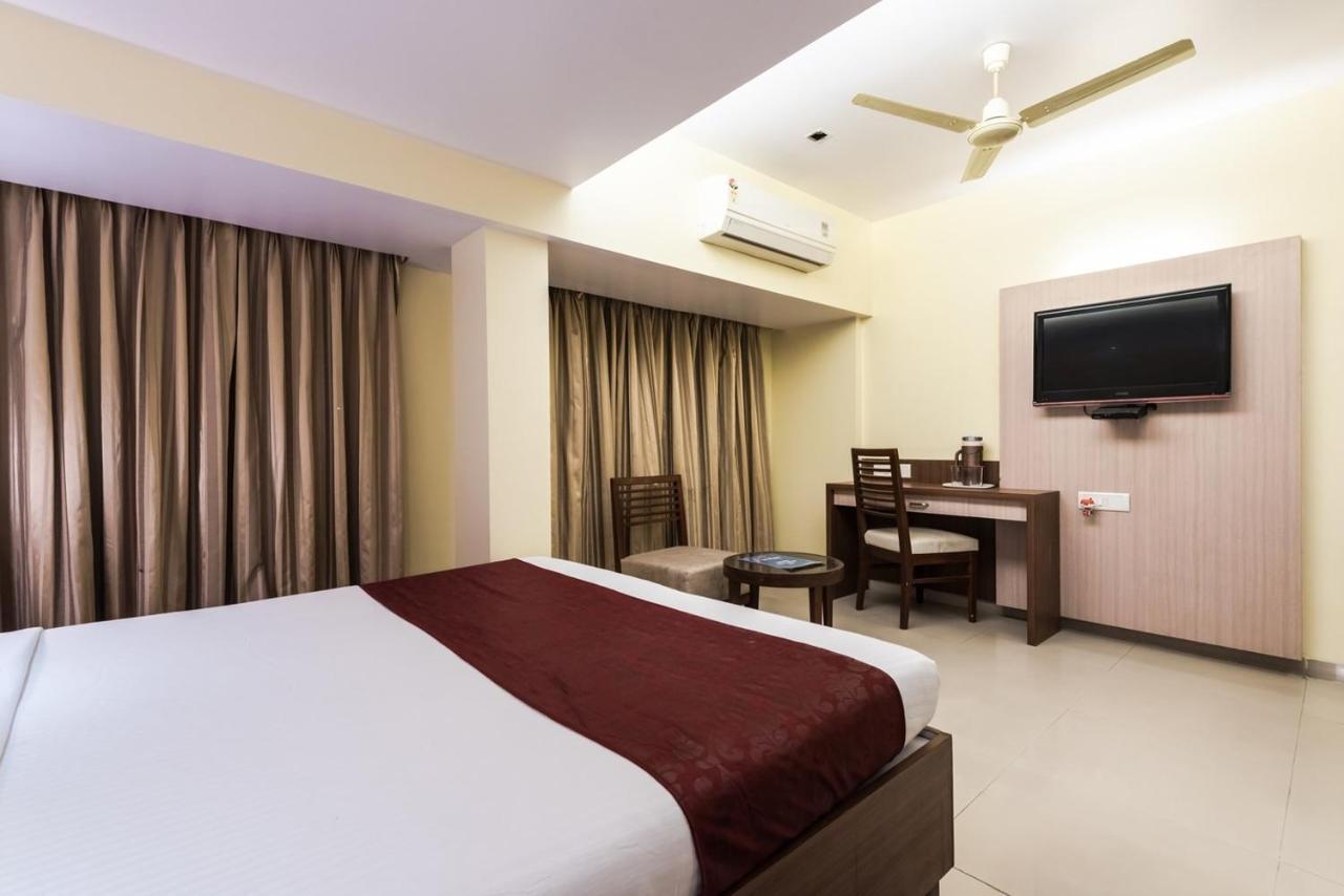 Hotel Aishwarya Residency 纳威孟买 外观 照片
