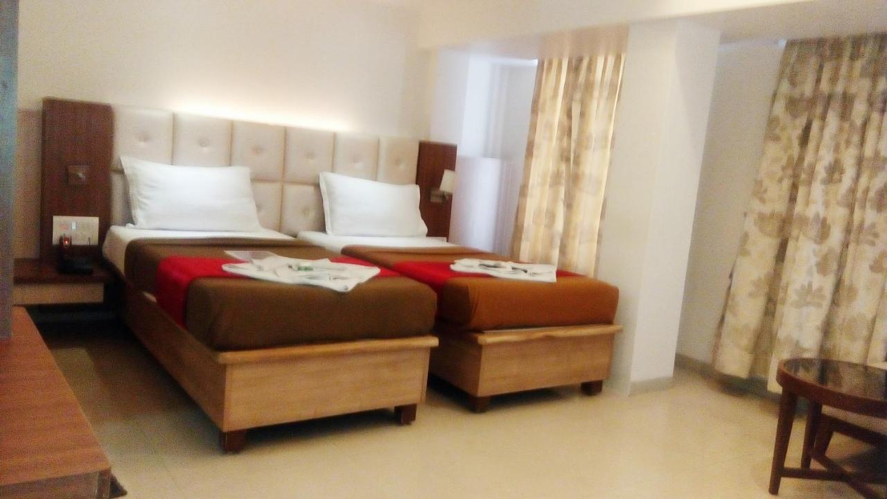 Hotel Aishwarya Residency 纳威孟买 外观 照片