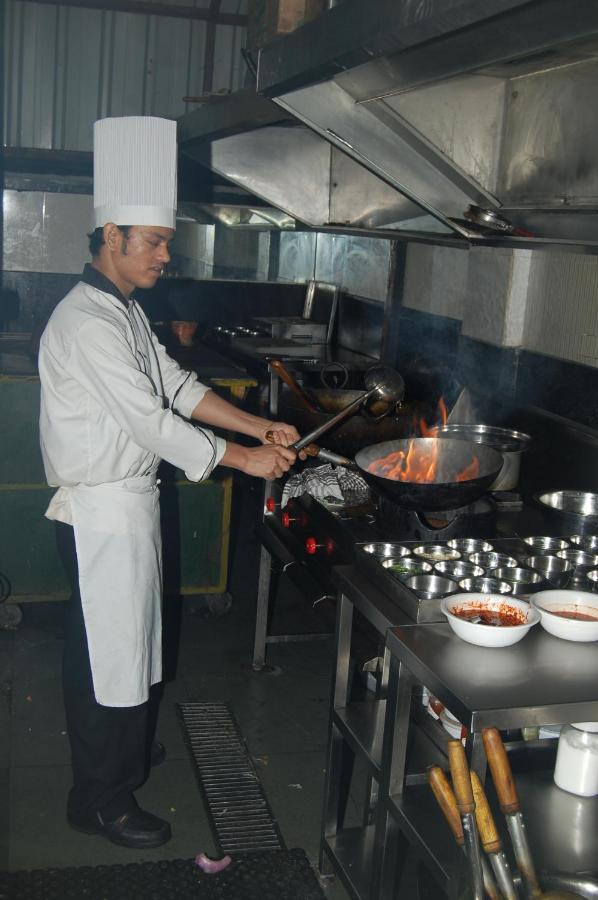 Hotel Aishwarya Residency 纳威孟买 外观 照片